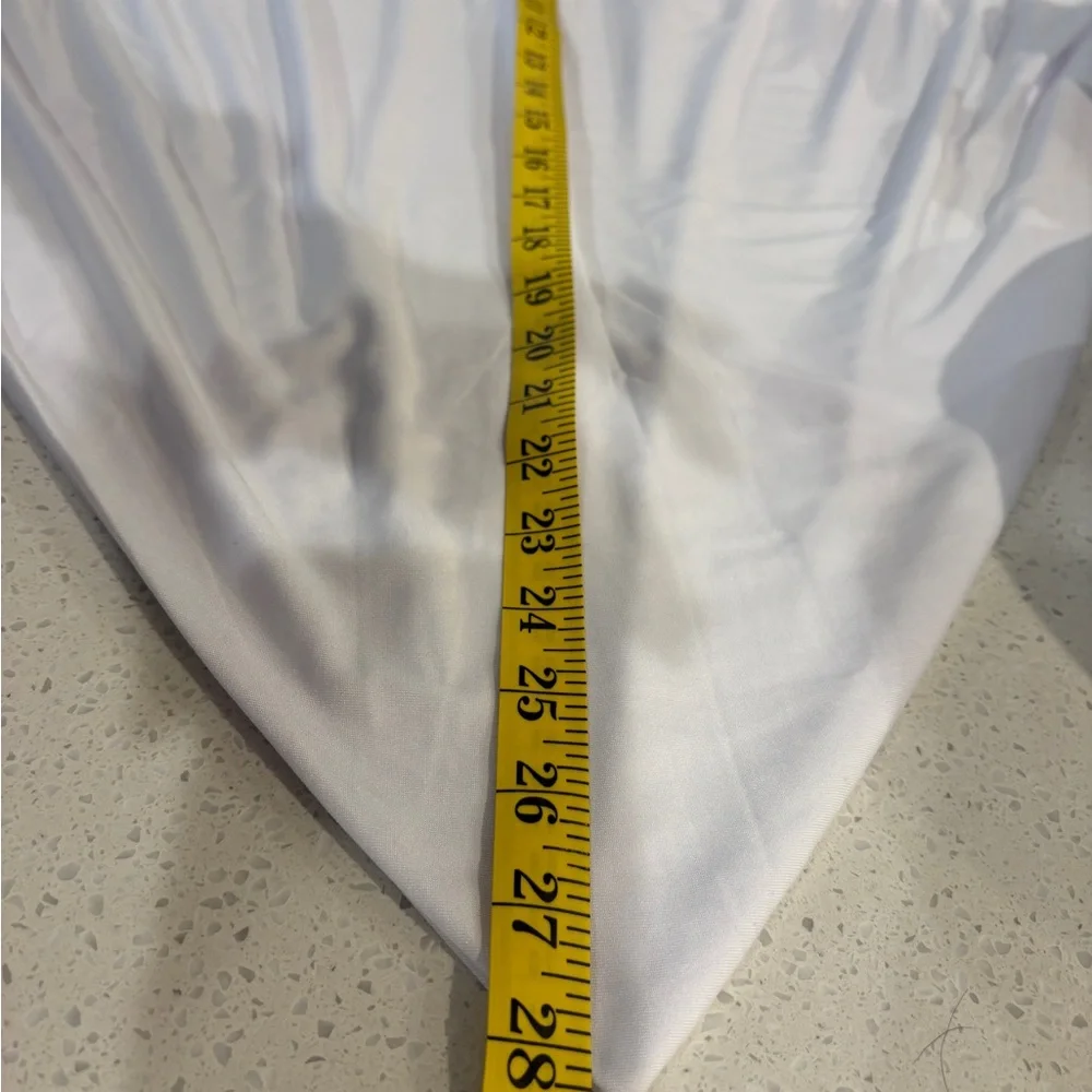 Round white Table Skirts (6)